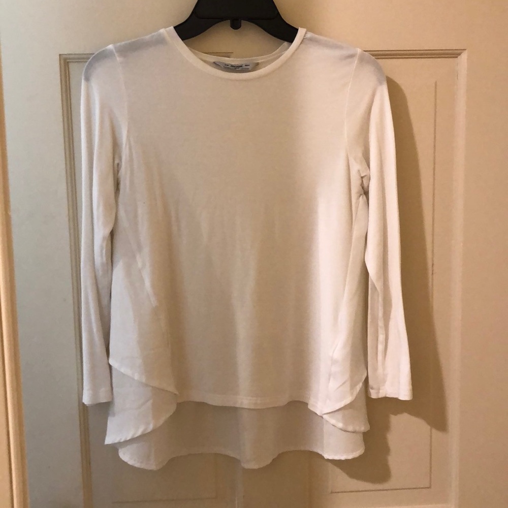 White knit shirt with tiered back